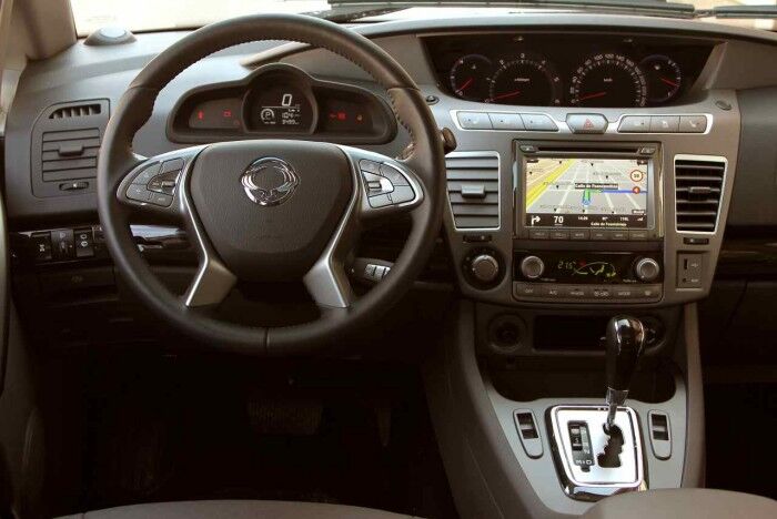 SsangYong Rodius 2016 cambio 7AT 02