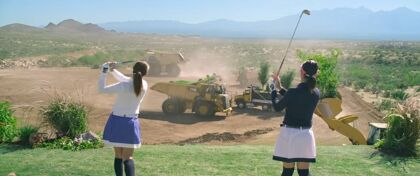 ¿Jugar al golf con hoyos en movimiento sobre camiones?