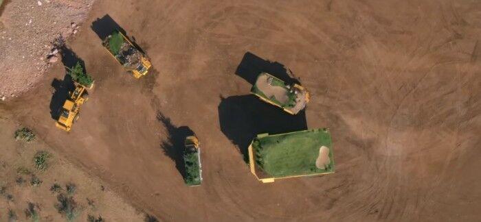 Caterpillar juega al golf 03