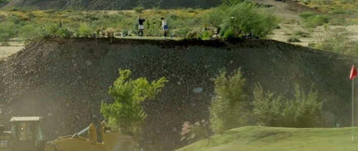 Caterpillar juega al golf 04