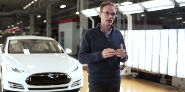 Chris Porritt, ingeniero de tesla que se va a Apple
