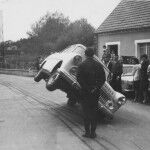 Jean Sunny Primer Europeo En Conducir Un Coche Sobre Dos Ruedas 04 800x548 150x150