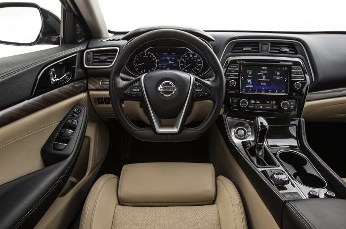 Nissan Maxima cockpit 2016