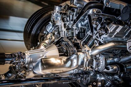 Este motor sólo lo fabrican cinco hombres en el mundo, los Takumi