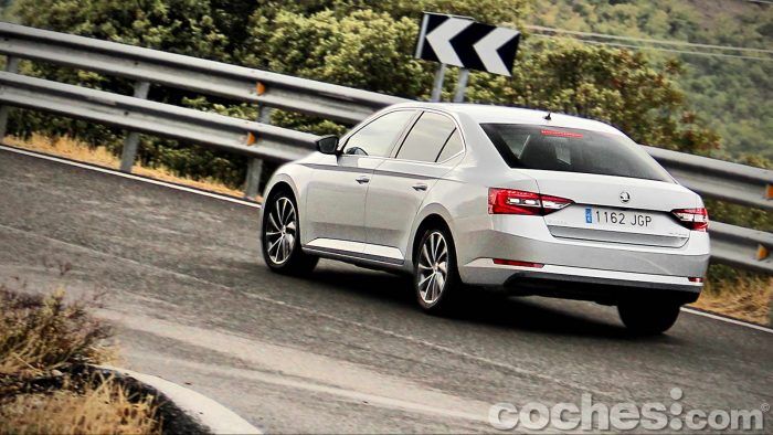 Skoda_Superb_2.0TDI_ Laurin&Klement_011
