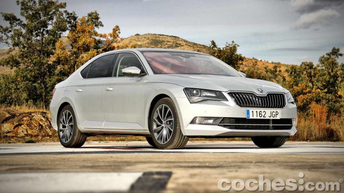 Skoda_Superb_2.0TDI_ Laurin&Klement_018