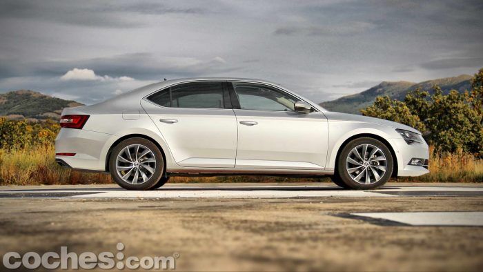 Skoda_Superb_2.0TDI_ Laurin&Klement_019