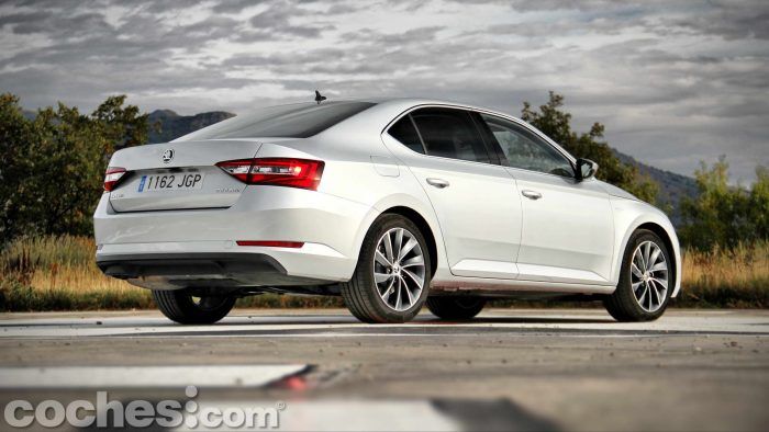 Skoda_Superb_2.0TDI_ Laurin&Klement_020