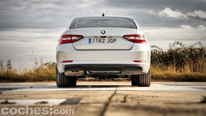 Skoda_Superb_2.0TDI_ Laurin&Klement_021