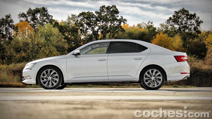 Skoda_Superb_2.0TDI_ Laurin&Klement_023