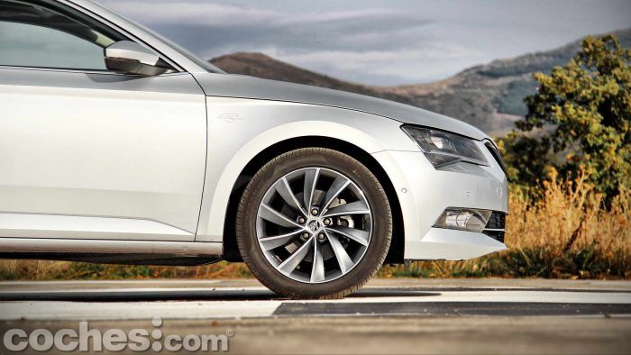 Skoda_Superb_2.0TDI_ Laurin&Klement_025