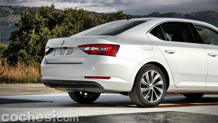 Skoda_Superb_2.0TDI_ Laurin&Klement_029