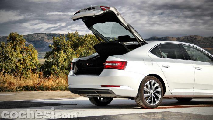 Skoda_Superb_2.0TDI_ Laurin&Klement_030