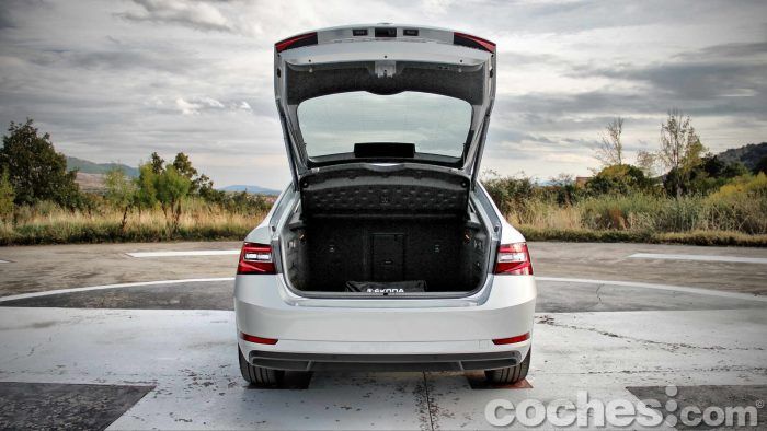 Skoda_Superb_2.0TDI_ Laurin&Klement_038