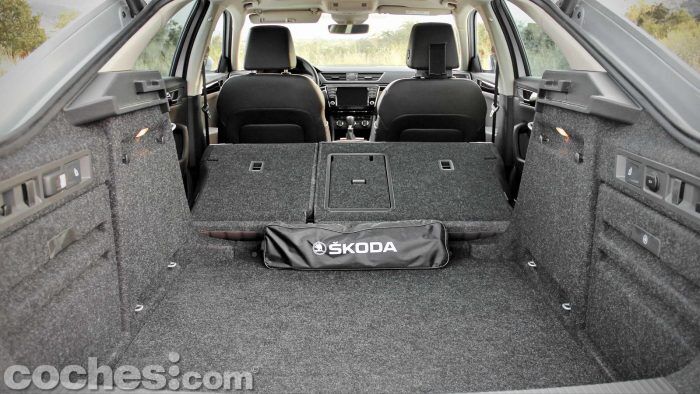 Skoda_Superb_2.0TDI_ Laurin&Klement_042