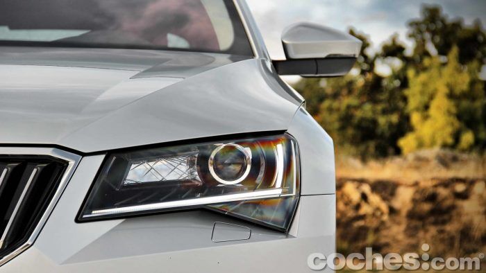 Skoda_Superb_2.0TDI_ Laurin&Klement_048