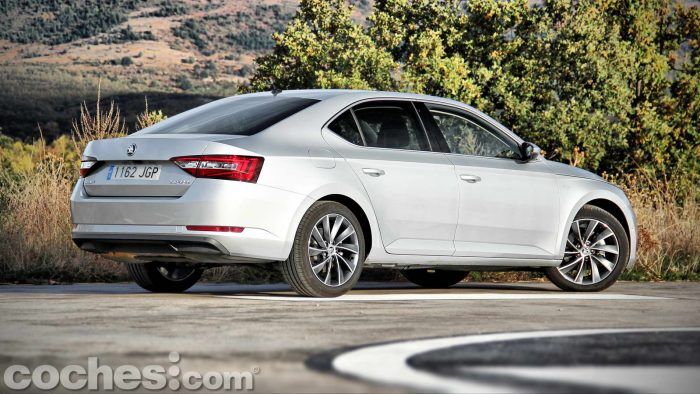 Skoda_Superb_2.0TDI_ Laurin&Klement_053