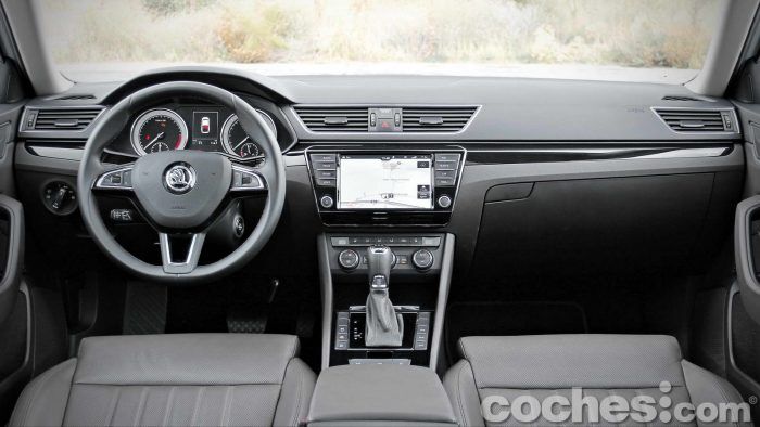 Skoda_Superb_2.0TDI_ Laurin&Klement_057