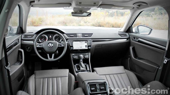 Skoda_Superb_2.0TDI_ Laurin&Klement_064