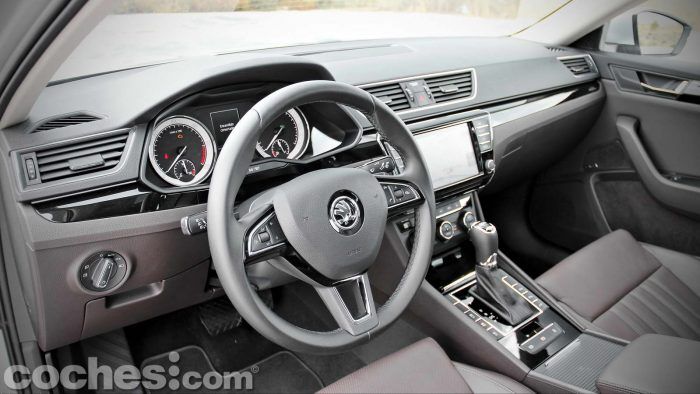 Skoda_Superb_2.0TDI_ Laurin&Klement_068