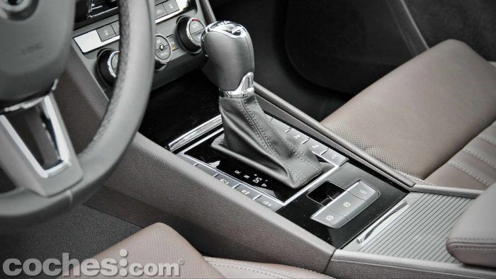 Skoda_Superb_2.0TDI_ Laurin&Klement_069