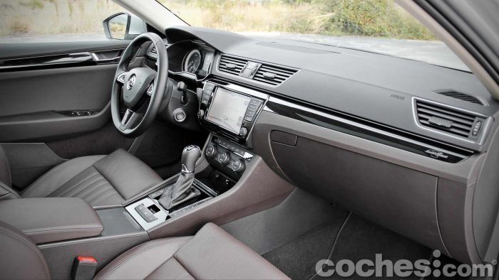 Skoda_Superb_2.0TDI_ Laurin&Klement_070