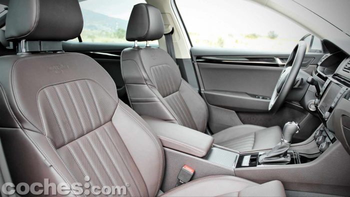 Skoda_Superb_2.0TDI_ Laurin&Klement_073