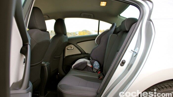 Toyota Avensis 150D prueba 035