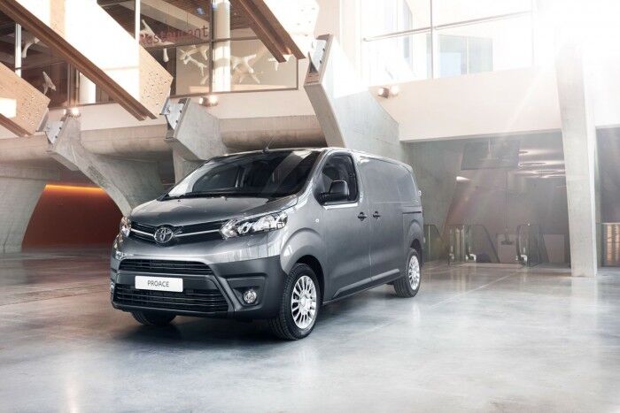 Toyota Proace Van 2016 26 700x467