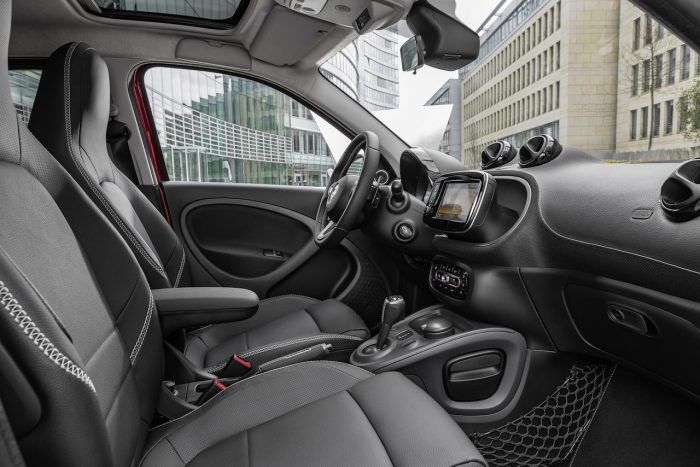 smart forfour BRABUS 2016 interior 01