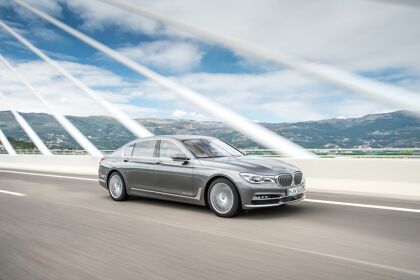 BMW 750d xDrive: cuatro turbos para dominarlos a todos