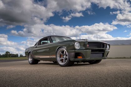 Ringbrothers crea un Mustang de 1965 de fibra de carbono