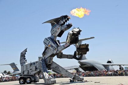 Robosaurus, el T-rex desguazador de coches más salvaje