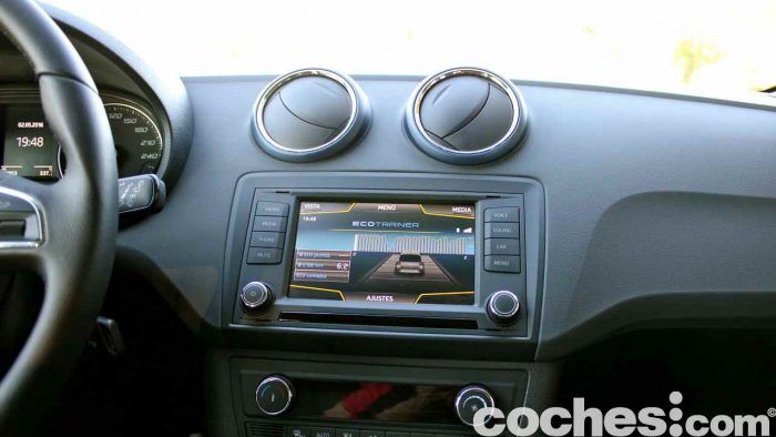Seat Ibiza Connect 2016 prueba interior 24