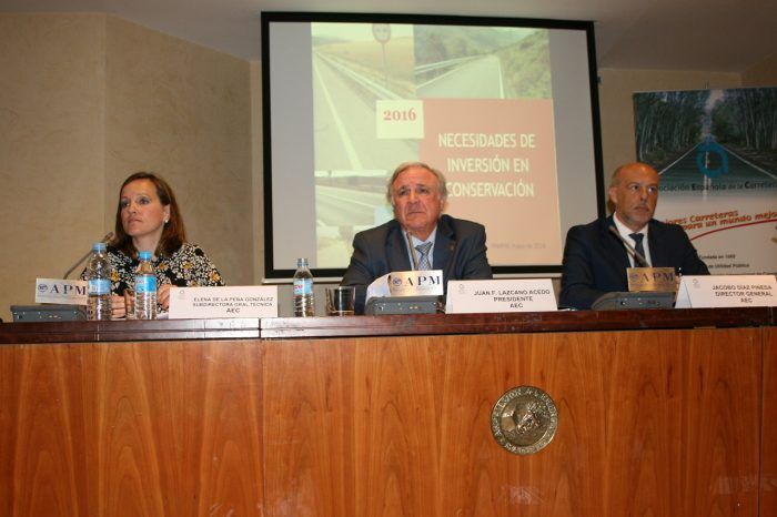 de-izda-a-dcha-elena-de-la-pea-subdirectora-general-tcnica-de-la-aec-y-directora-del-estudio-juan-f-lazcano-presidente-de-esta-entidad-y-jacobo-daz-pineda-director-general-de-la-misma_26763953511_o