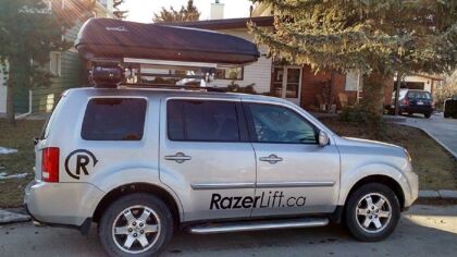 RazerLift, elevador eléctrico para carga que alcanza el cielo de tu coche