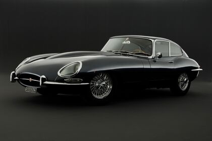La vuelta a la vida del Jaguar E-Type Lightweight en 90 segundos