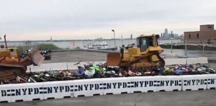 No querrás hacer el vándalo con una moto en Nueva York