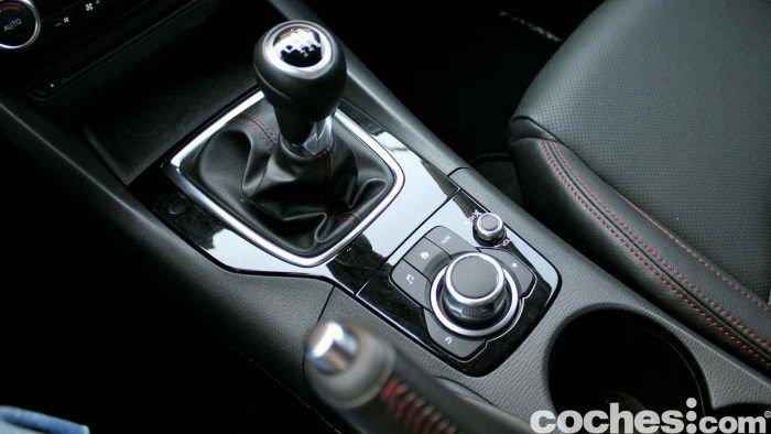 Mazda 3 2.2 Skyactive-D prueba interior 06