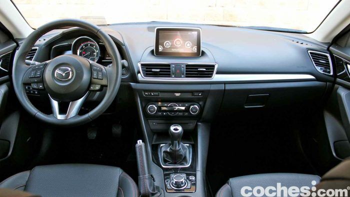 Mazda 3 2.2 Skyactive-D prueba interior 09