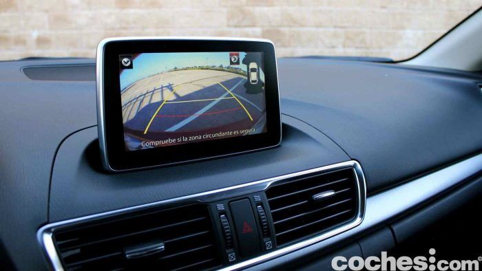 Mazda 3 2.2 Skyactive-D prueba interior 16