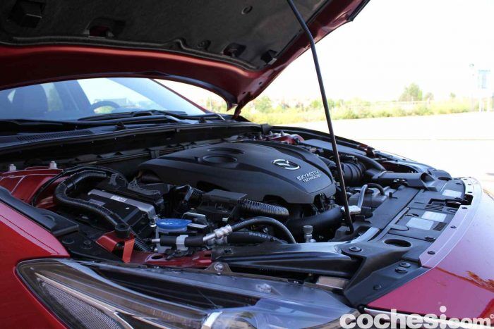 Mazda 3 2.2 Skyactive-D prueba motor 3