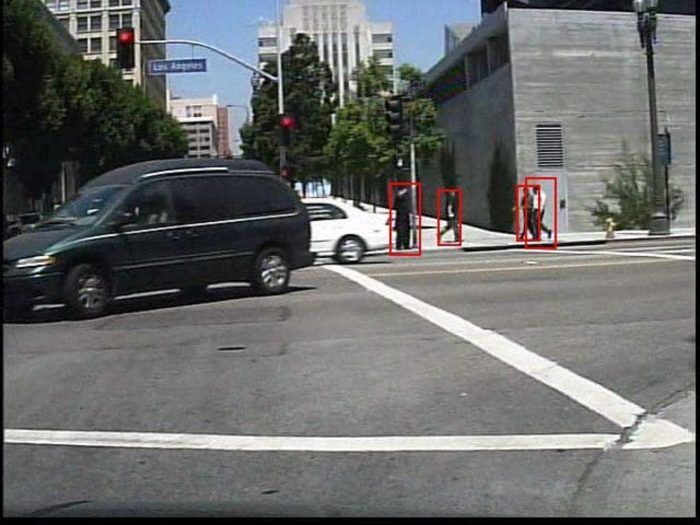 Algoritmo Que Reconoce Peatones 03 700x525