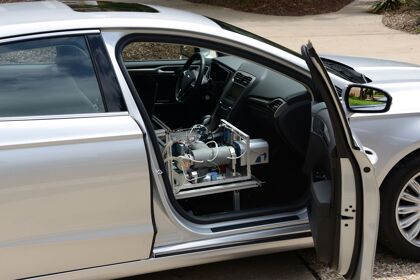 El primer coche que localiza y detecta drogas en el aire