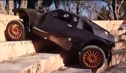 No puedes perderte este 4×4 que sube escaleras