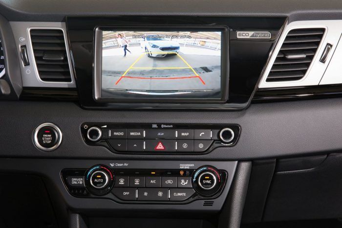 Kia Niro 2017 Interior 12 700x466