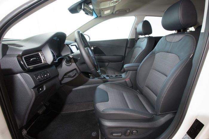Kia Niro 2017 Interior 16 700x466