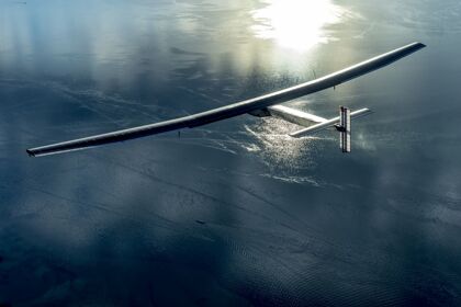 Así es el primer avión solar que dio la vuelta al mundo