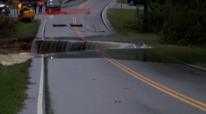 Carretera inundada: tocada y hundida