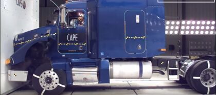 Las impactantes pruebas de choque de camiones y autobuses